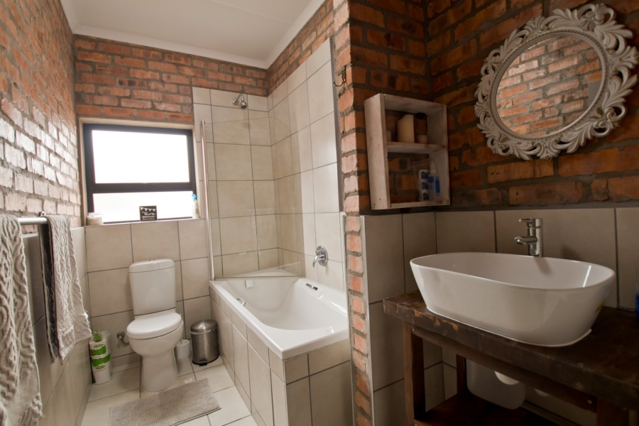 4 Bedroom Property for Sale in Fraaiuitsig Western Cape